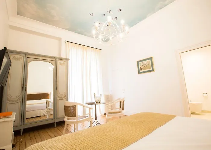 Chateau Du Clair De Lune - Boutique Luxury Готель