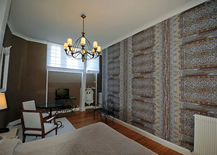 Hotel Chateau Du Clair De Lune - Boutique Luxury Biarritz